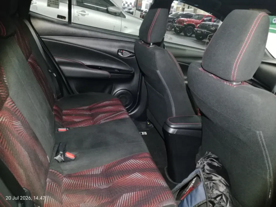 Foto Mobil Bekas Kabin Belakang Toyota Yaris 1.5 S tahun 2021