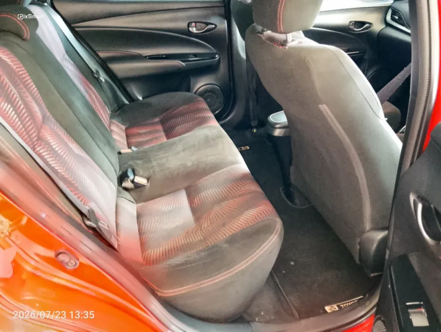 Foto Mobil Bekas Kabin Belakang Toyota Yaris 1.5 S tahun 2021