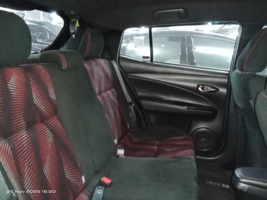 Foto Mobil Bekas Kabin Belakang Toyota Yaris 1.5 S tahun 2021