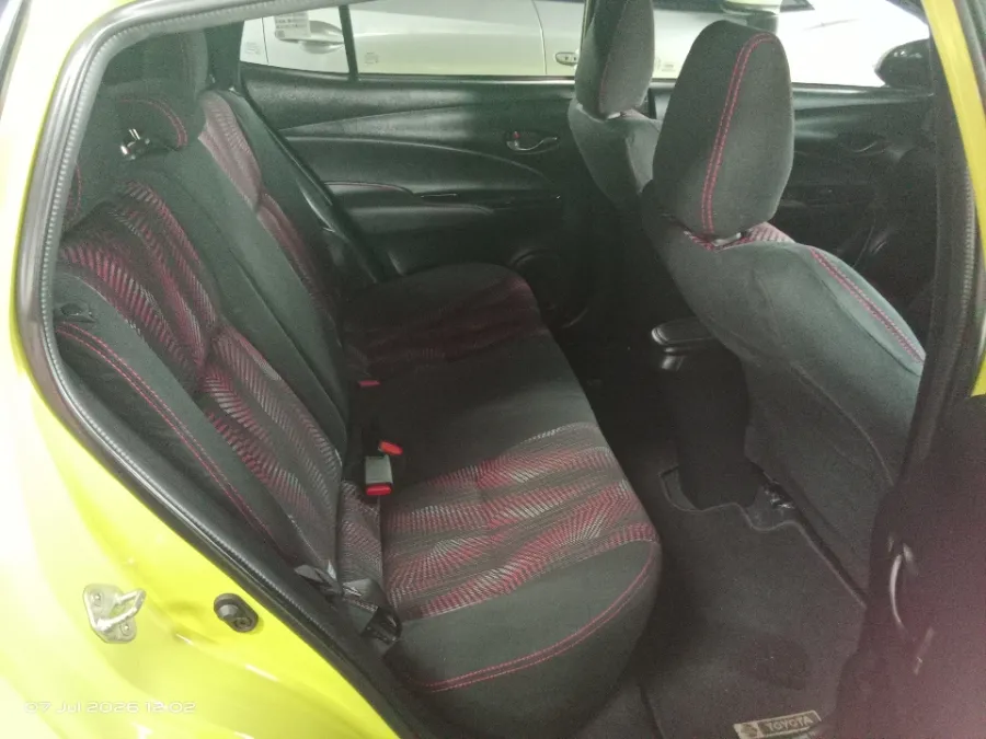 Foto Mobil Bekas Kabin Belakang Toyota Yaris 1.5 S tahun 2021