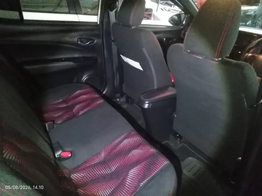 Foto Mobil Bekas Kabin Belakang Toyota Yaris 1.5 S tahun 2021