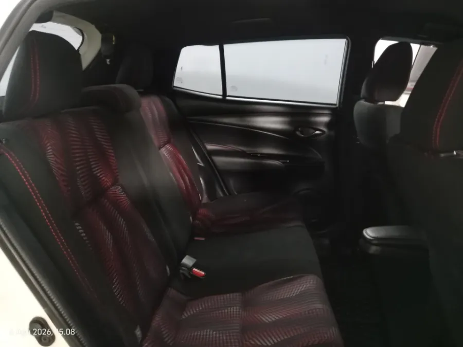 Foto Mobil Bekas Kabin Belakang Toyota Yaris 1.5 S tahun 2021