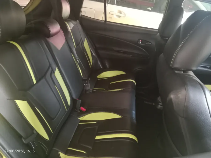 Foto Mobil Bekas Kabin Belakang Toyota Yaris 1.5 S tahun 2021