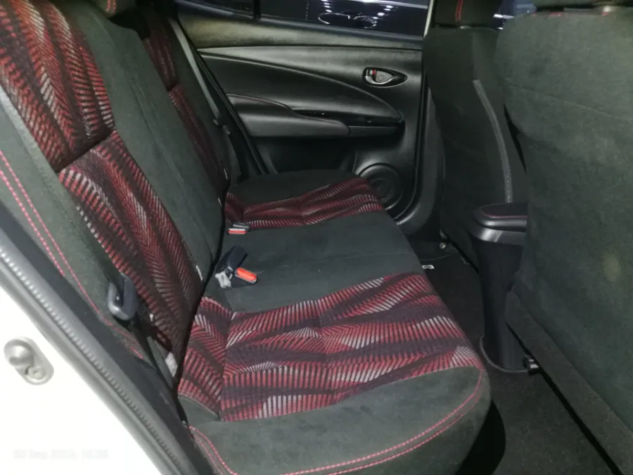 Foto Mobil Bekas Kabin Belakang Toyota Yaris 1.5 S tahun 2021