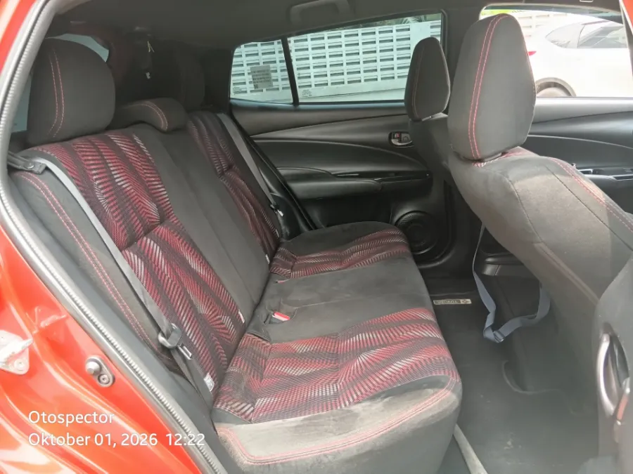 Foto Mobil Bekas Kabin Belakang Toyota Yaris 1.5 S tahun 2021