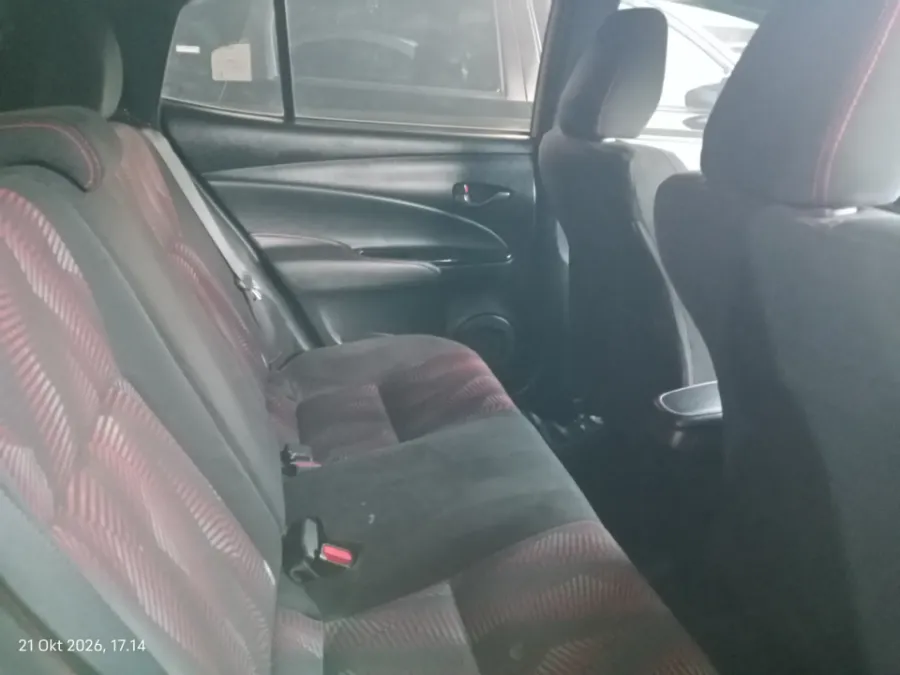 Foto Mobil Bekas Kabin Belakang Toyota Yaris 1.5 S tahun 2021
