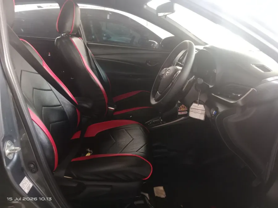 Foto Mobil Bekas Kabin Depan Toyota Yaris 1.5 S tahun 2021
