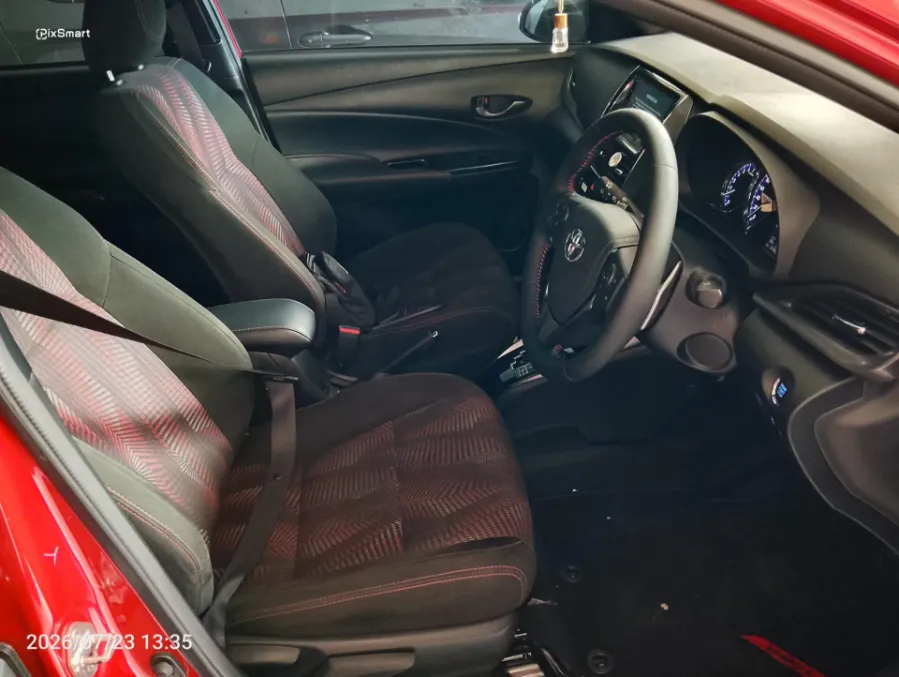 Foto Mobil Bekas Kabin Depan Toyota Yaris 1.5 S tahun 2021