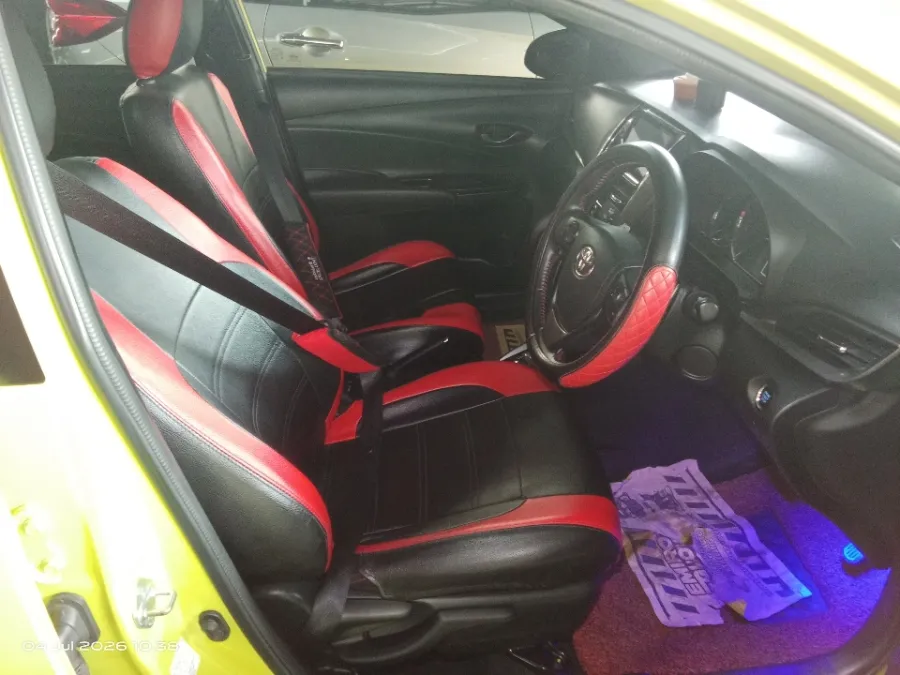 Foto Mobil Bekas Kabin Depan Toyota Yaris 1.5 S tahun 2021