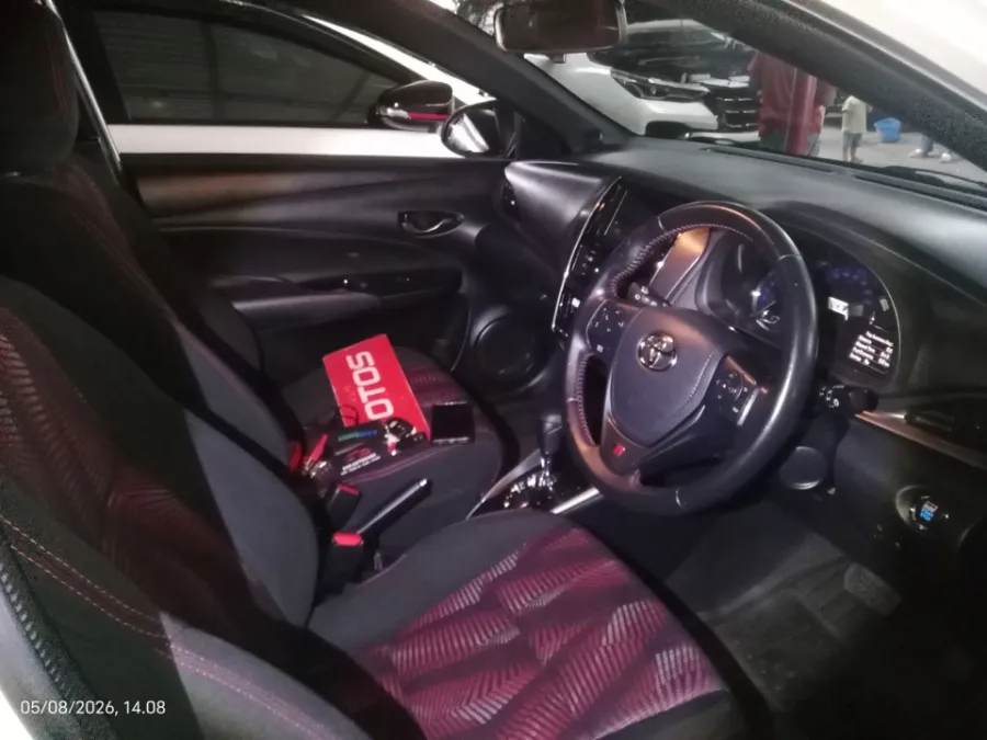 Foto Mobil Bekas Kabin Depan Toyota Yaris 1.5 S tahun 2021