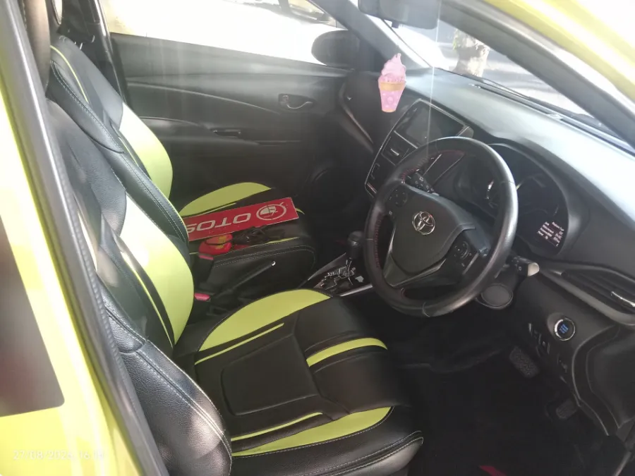 Foto Mobil Bekas Kabin Depan Toyota Yaris 1.5 S tahun 2021