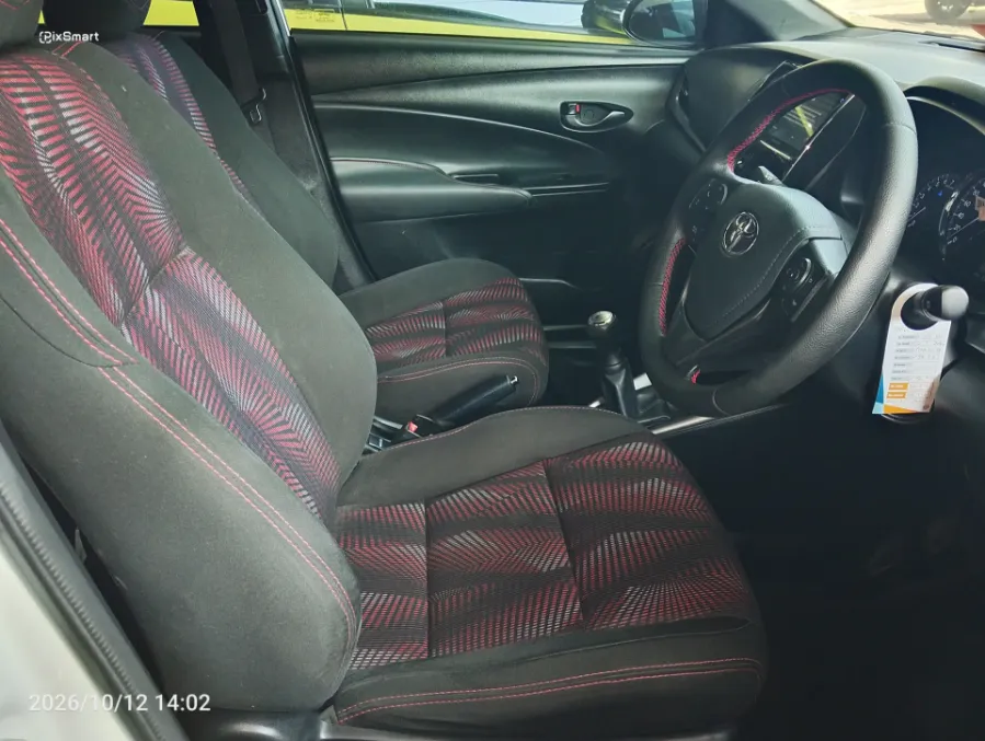 Foto Mobil Bekas Kabin Depan Toyota Yaris 1.5 S tahun 2021