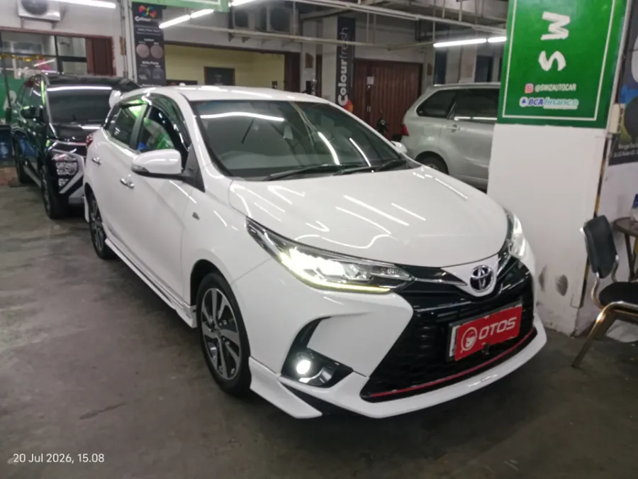 Foto Mobil Bekas Kanan Depan Toyota Yaris 1.5 S tahun 2021