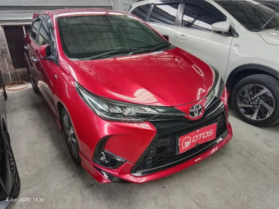 Foto Mobil Bekas Kanan Depan Toyota Yaris 1.5 S tahun 2021