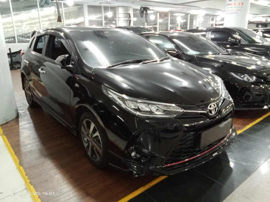 Foto Mobil Bekas Kanan Depan Toyota Yaris 1.5 S tahun 2021