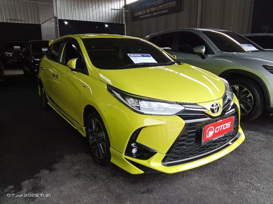 Foto Mobil Bekas Kanan Depan Toyota Yaris 1.5 S tahun 2021