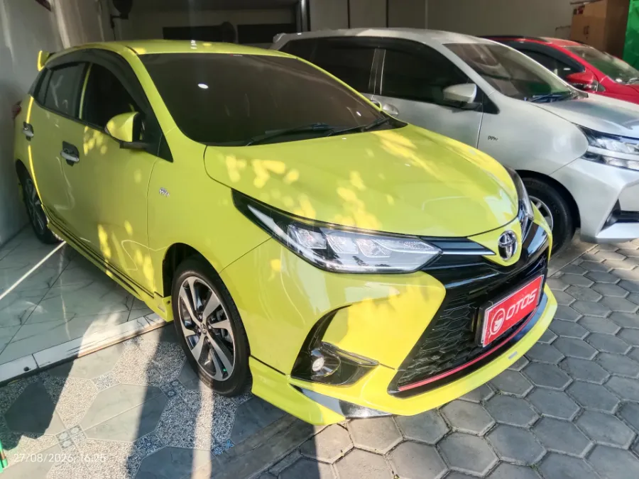 Foto Mobil Bekas Kanan Depan Toyota Yaris 1.5 S tahun 2021