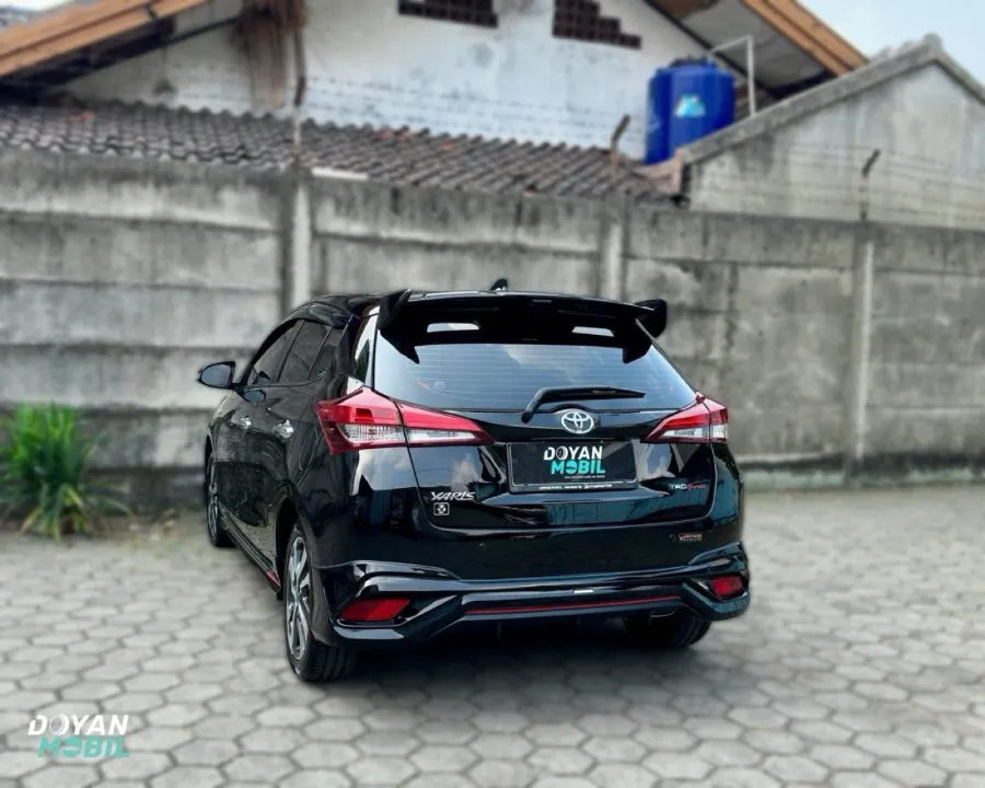 Foto Mobil Bekas Kiri Belakang Toyota Yaris 1.5 S tahun 2021