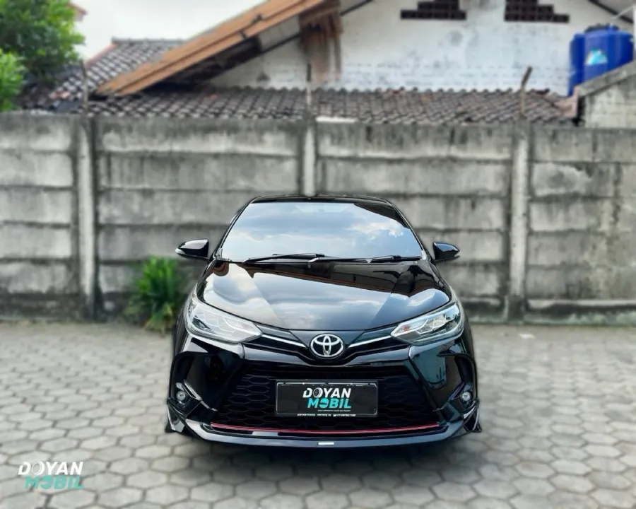 Foto Mobil Bekas Tampak Depan Toyota Yaris 1.5 S tahun 2021