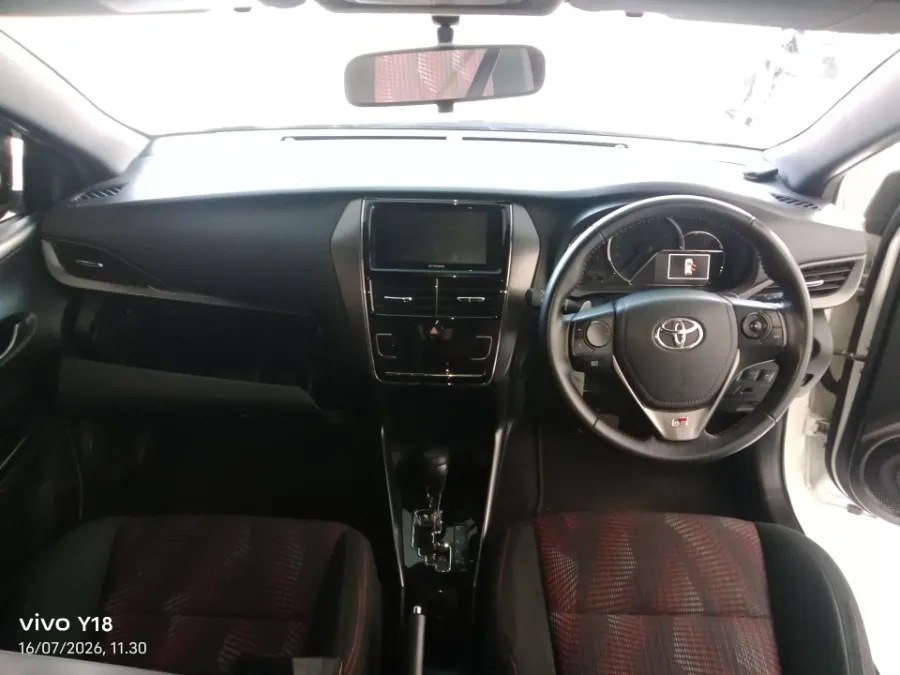 Foto Mobil Bekas Dashboard Toyota Yaris 1.5 S tahun 2022