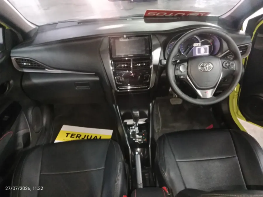 Foto Mobil Bekas Dashboard Toyota Yaris 1.5 S tahun 2022