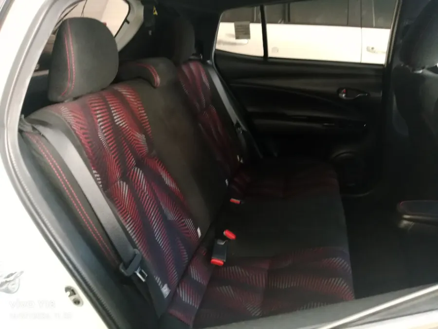Foto Mobil Bekas Kabin Belakang Toyota Yaris 1.5 S tahun 2022