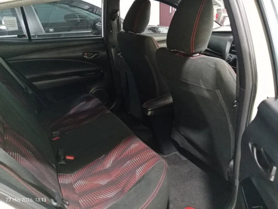 Foto Mobil Bekas Kabin Belakang Toyota Yaris 1.5 S tahun 2022