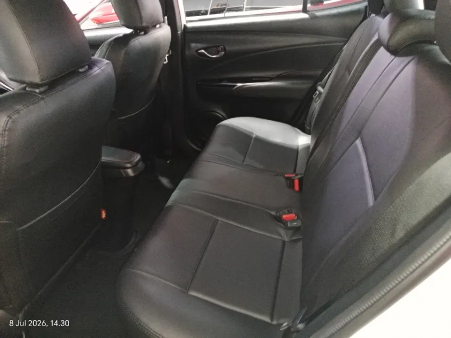 Foto Mobil Bekas Kabin Belakang Toyota Yaris 1.5 S tahun 2022