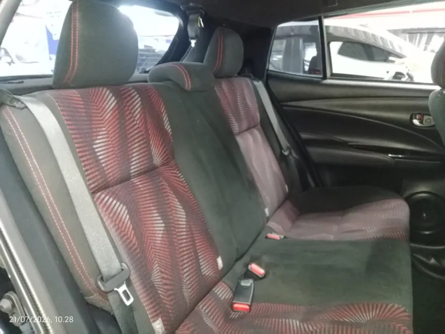 Foto Mobil Bekas Kabin Belakang Toyota Yaris 1.5 S tahun 2022