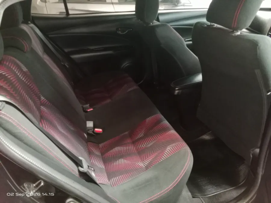 Foto Mobil Bekas Kabin Belakang Toyota Yaris 1.5 S tahun 2022