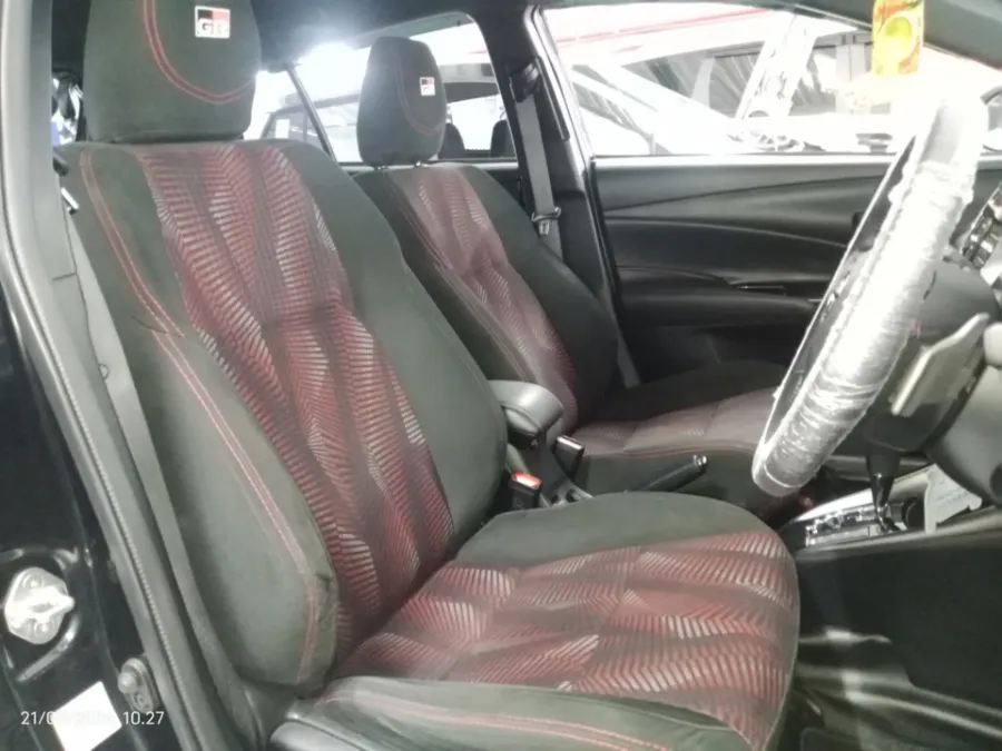 Foto Mobil Bekas Kabin Depan Toyota Yaris 1.5 S tahun 2022