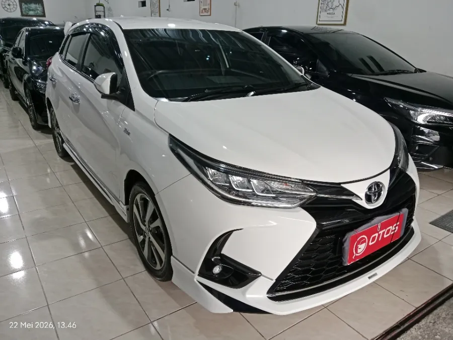 Foto Mobil Bekas Kanan Depan Toyota Yaris 1.5 S tahun 2022