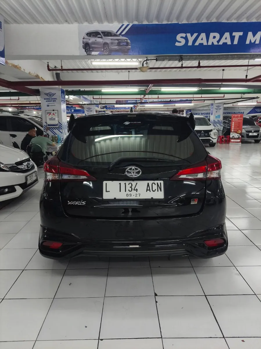 Foto Mobil Bekas Tampak Belakang Toyota Yaris 1.5 S tahun 2022