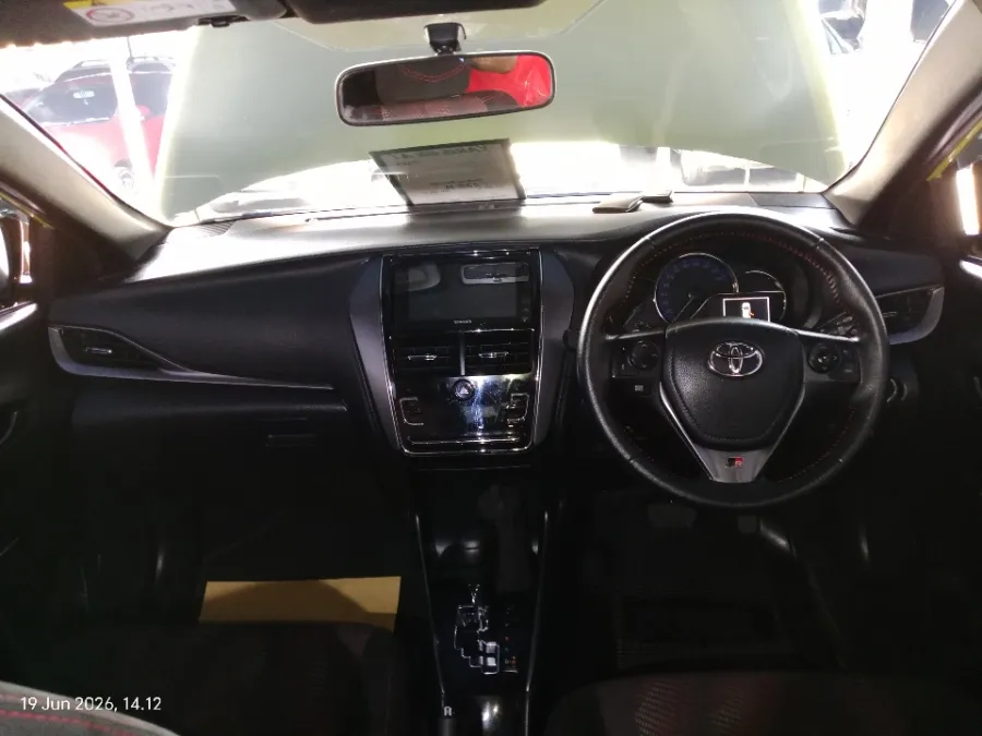 Foto Mobil Bekas Dashboard Toyota Yaris 1.5 S tahun 2023