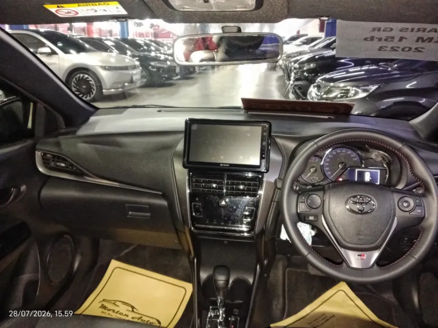Foto Mobil Bekas Dashboard Toyota Yaris 1.5 S tahun 2023
