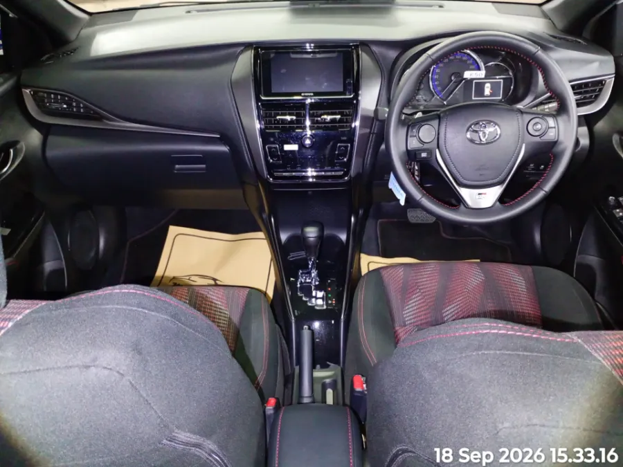 Foto Mobil Bekas Dashboard Toyota Yaris 1.5 S tahun 2023