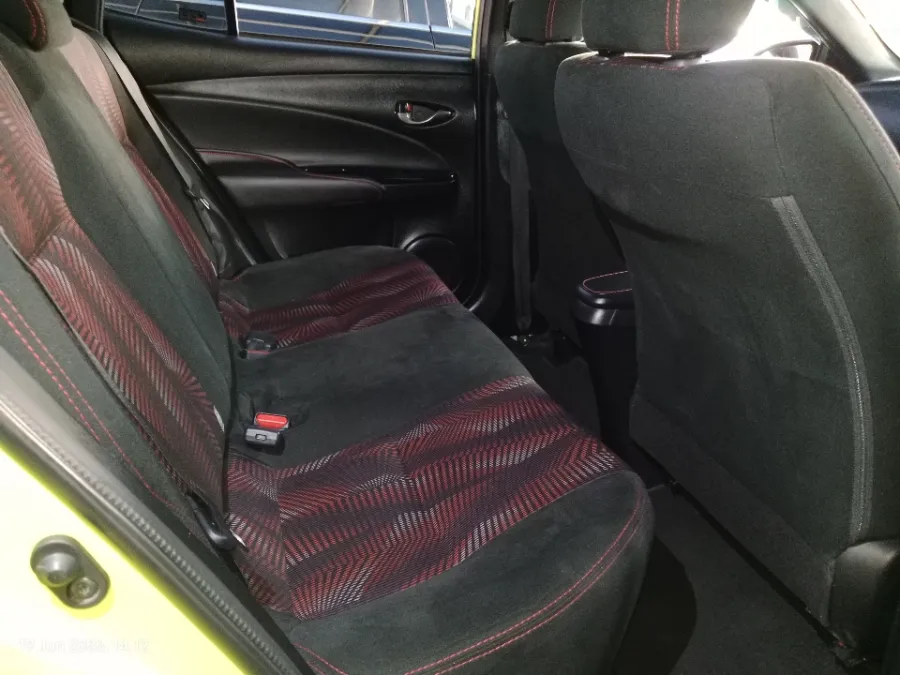 Foto Mobil Bekas Kabin Belakang Toyota Yaris 1.5 S tahun 2023