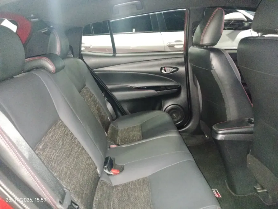 Foto Mobil Bekas Kabin Belakang Toyota Yaris 1.5 S tahun 2023