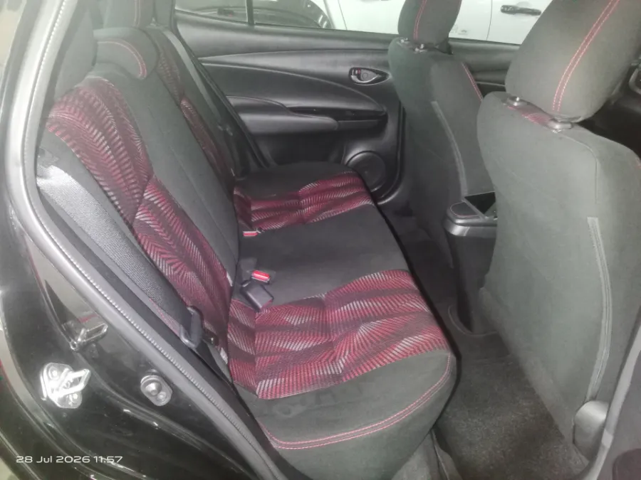 Foto Mobil Bekas Kabin Belakang Toyota Yaris 1.5 S tahun 2023