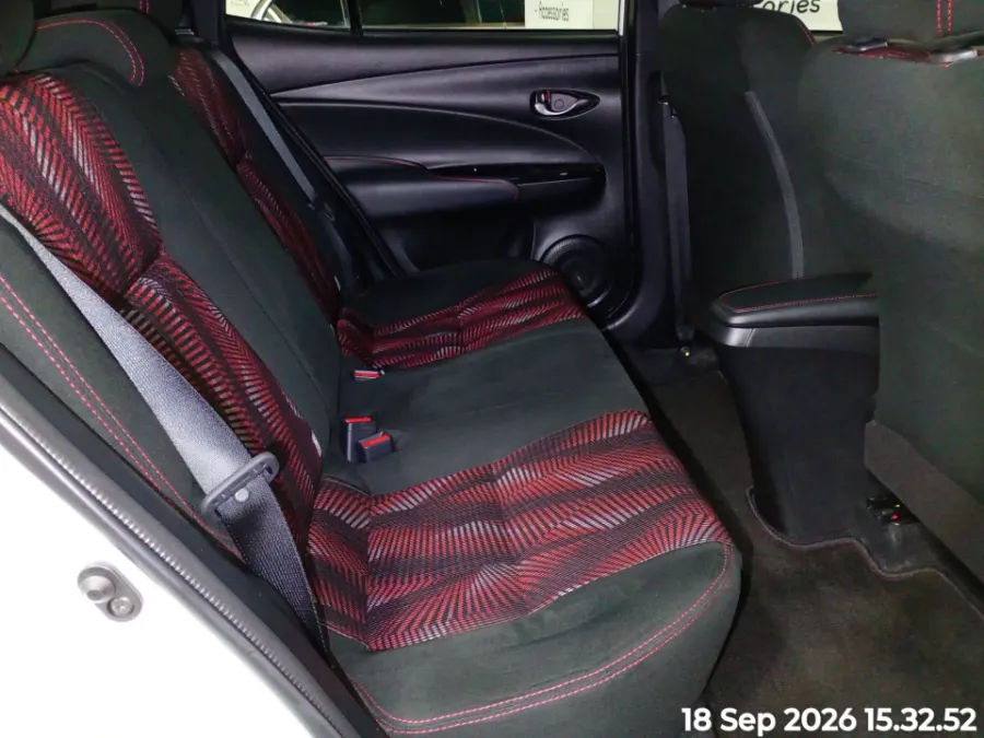 Foto Mobil Bekas Kabin Belakang Toyota Yaris 1.5 S tahun 2023
