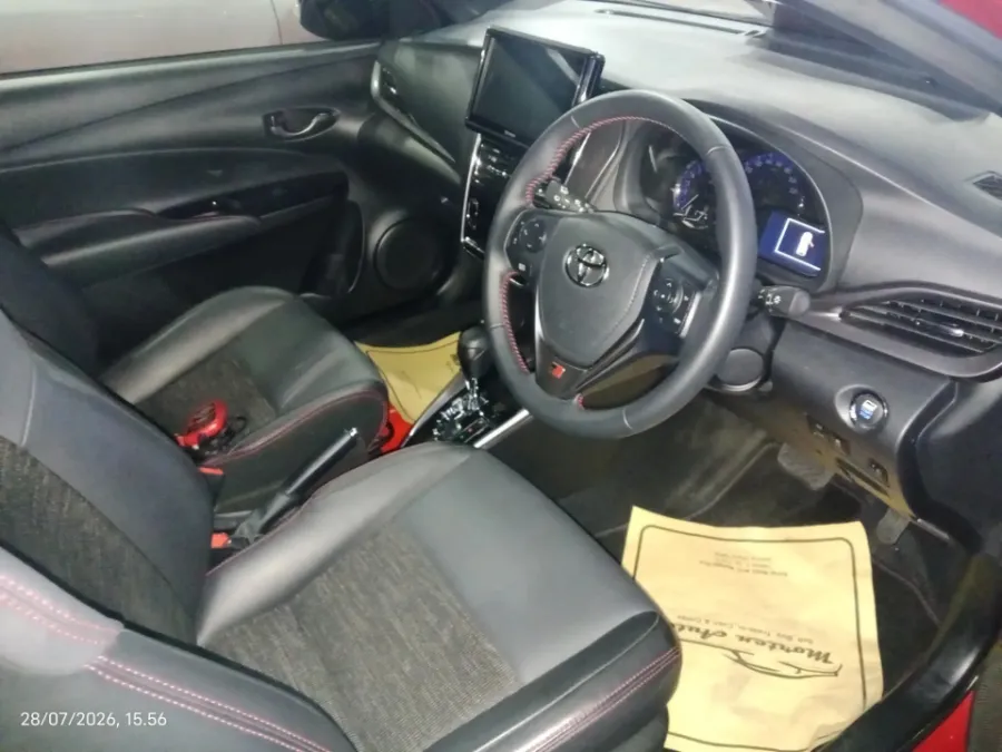Foto Mobil Bekas Kabin Depan Toyota Yaris 1.5 S tahun 2023