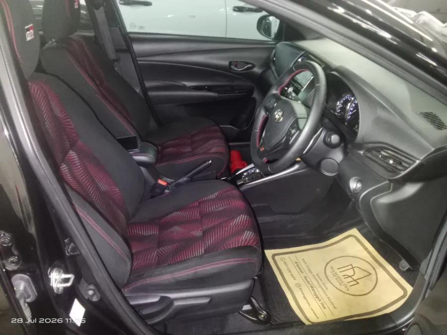 Foto Mobil Bekas Kabin Depan Toyota Yaris 1.5 S tahun 2023