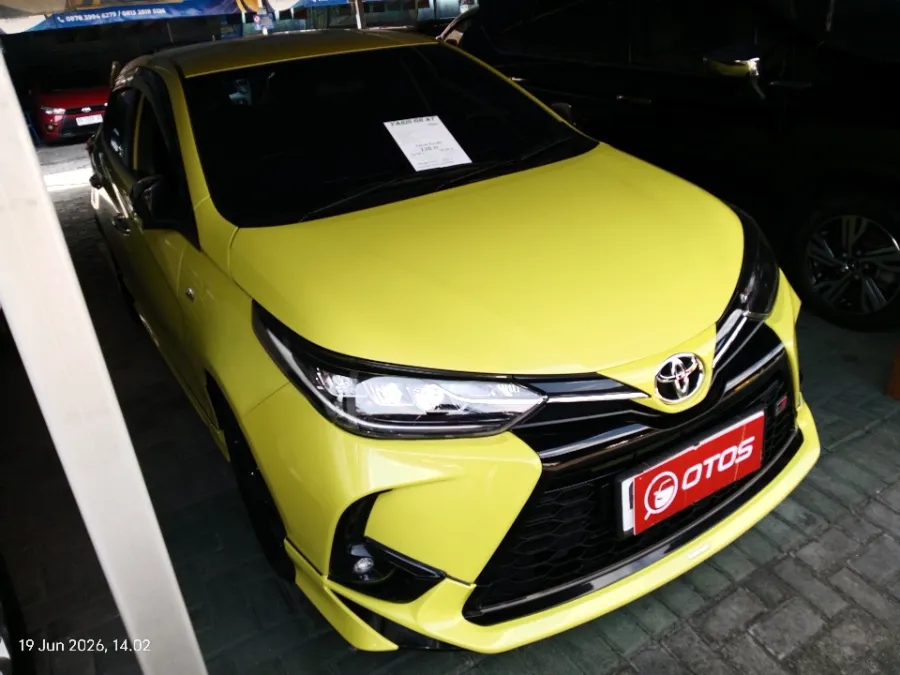 Foto Mobil Bekas Kanan Depan Toyota Yaris 1.5 S tahun 2023