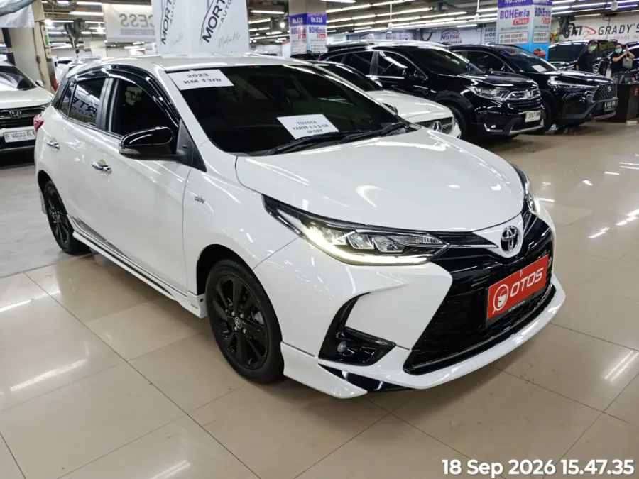 Foto Mobil Bekas Kanan Depan Toyota Yaris 1.5 S tahun 2023