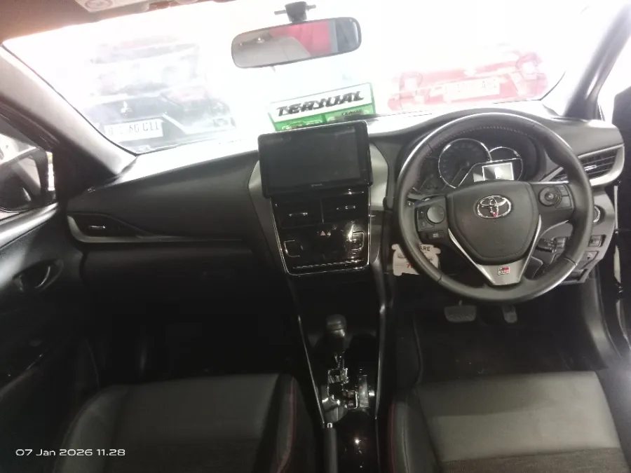 Foto Mobil Bekas Dashboard Toyota Yaris 1.5 S tahun 2024