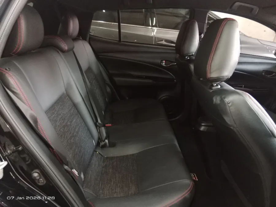 Foto Mobil Bekas Kabin Belakang Toyota Yaris 1.5 S tahun 2024