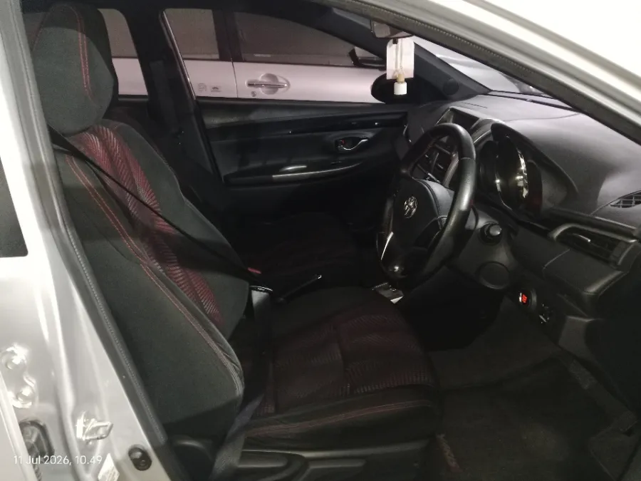 Foto Mobil Bekas Kabin Depan Toyota Yaris 1.5 S Limited tahun 2017