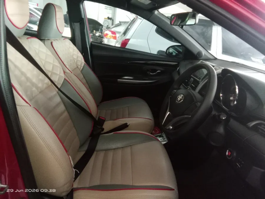 Foto Mobil Bekas Kabin Depan Toyota Yaris 1.5 TRD Sportivo tahun 2016