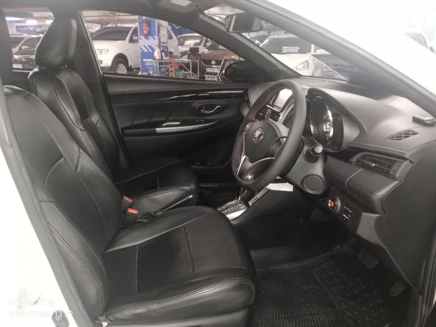Foto Mobil Bekas Kabin Depan Toyota Yaris 1.5 TRD Sportivo tahun 2016