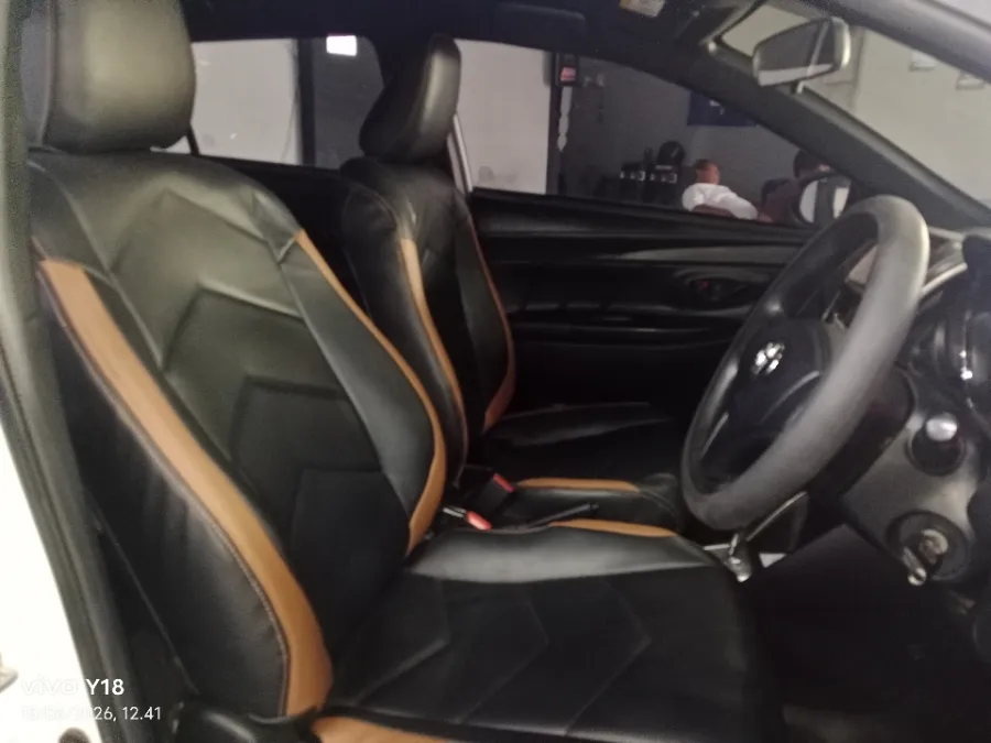 Foto Mobil Bekas Kabin Depan Toyota Yaris 1.5 TRD Sportivo tahun 2016